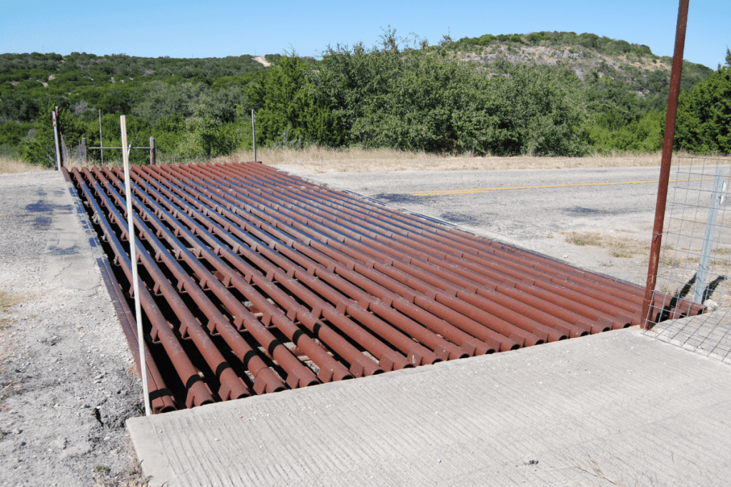 how do cattle guards work
